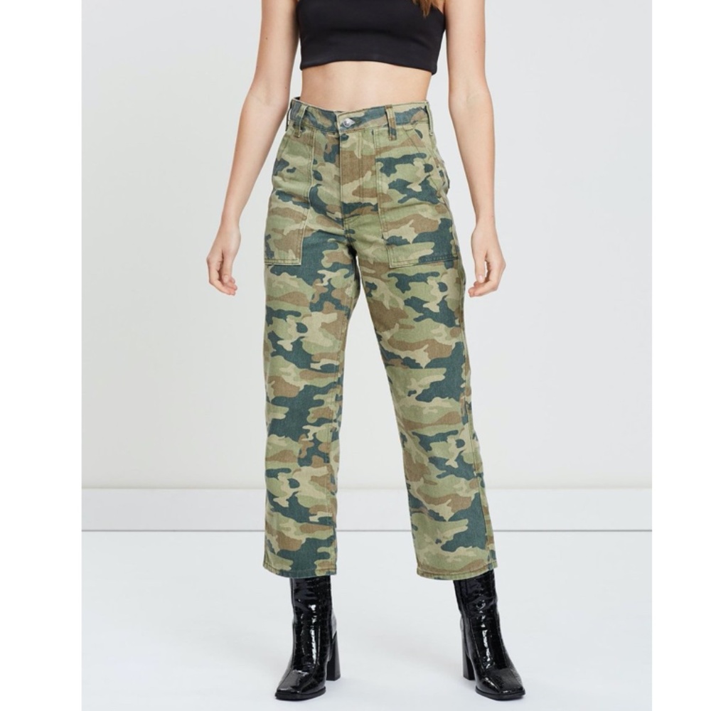 NWT Free People Remy pants in camo - size 29